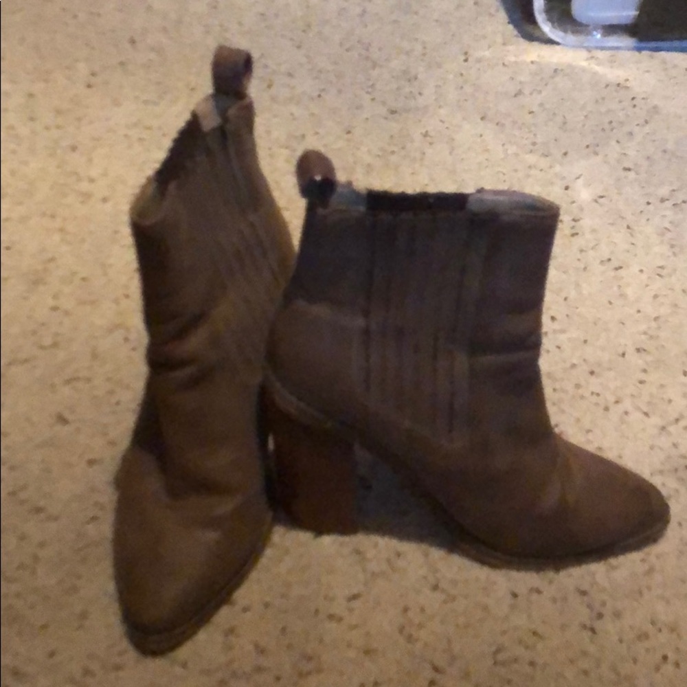 Boots - Picture 3 of 4
